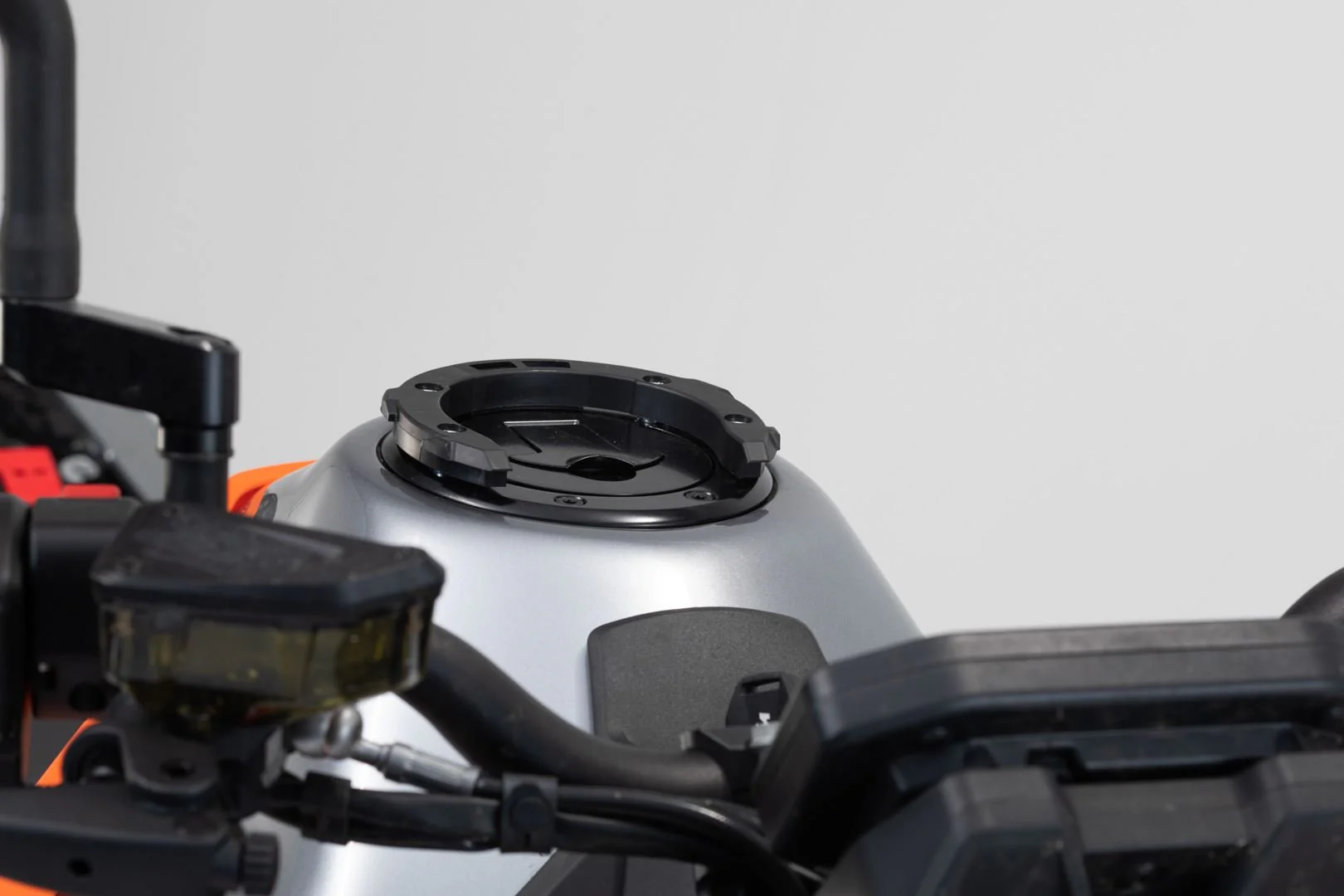 Adventure handguard kit Black. Moto Guzzi V85 TT (19-) / Travel (19-). - Image 7