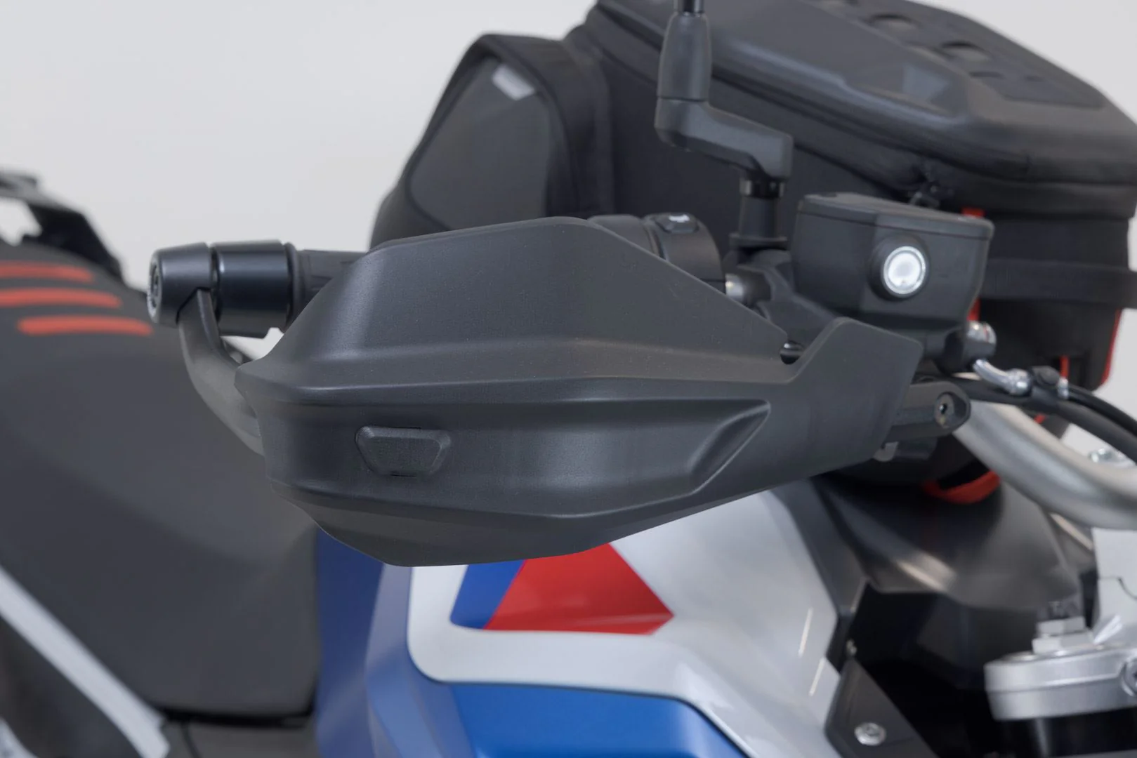 Adventure handguard kit Black. R 1250 GS/Adv. (18-) F 800/900 GS (23-). - Image 4