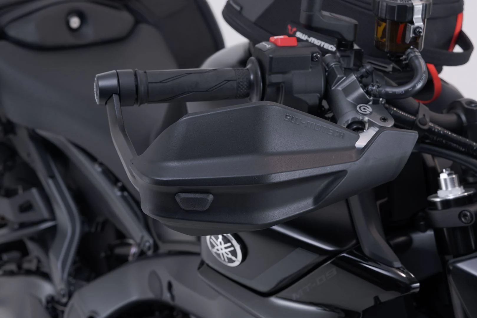 Adventure handguard kit Black. Yamaha MT-09 (23-). - Image 4