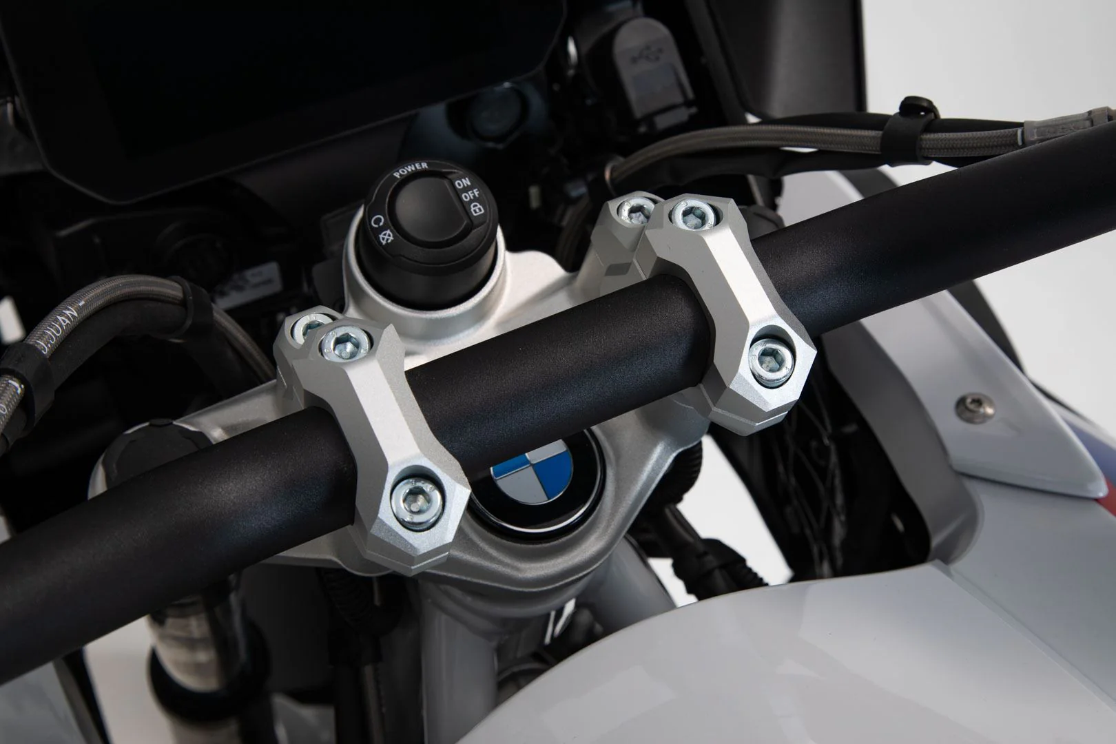 Bar back H=32 mm Back 25 mm BMW models. Silver - Image 3