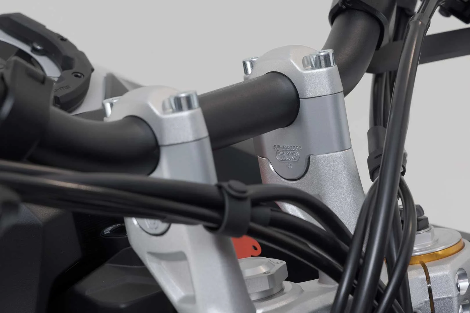Bar riser H=30 mm. Silver. Triumph Tiger 900 GT/Rally Pro. - Image 3