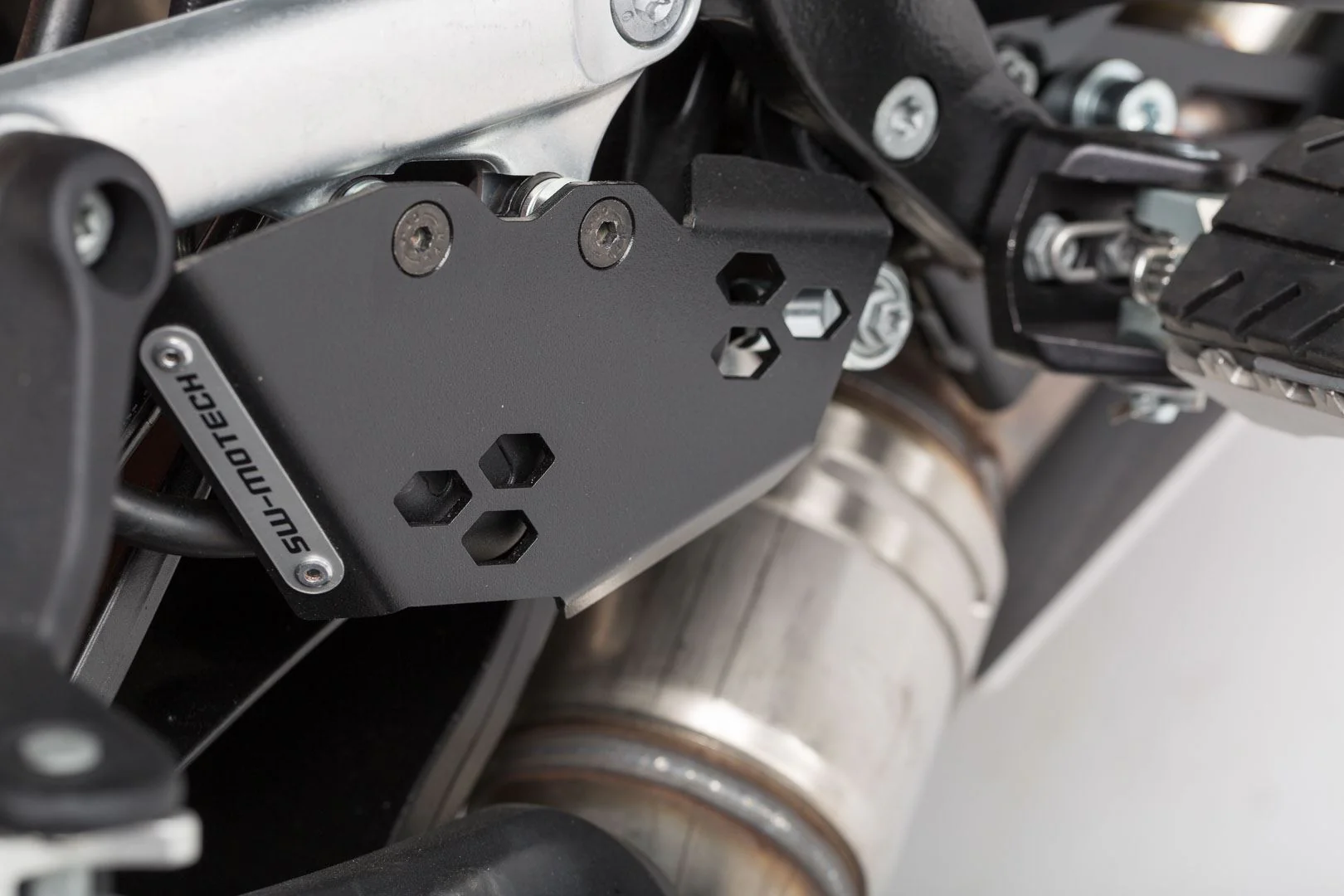 Brake cylinder guard KTM 1050/1090/1190/1290 Adventure. Black - Image 3