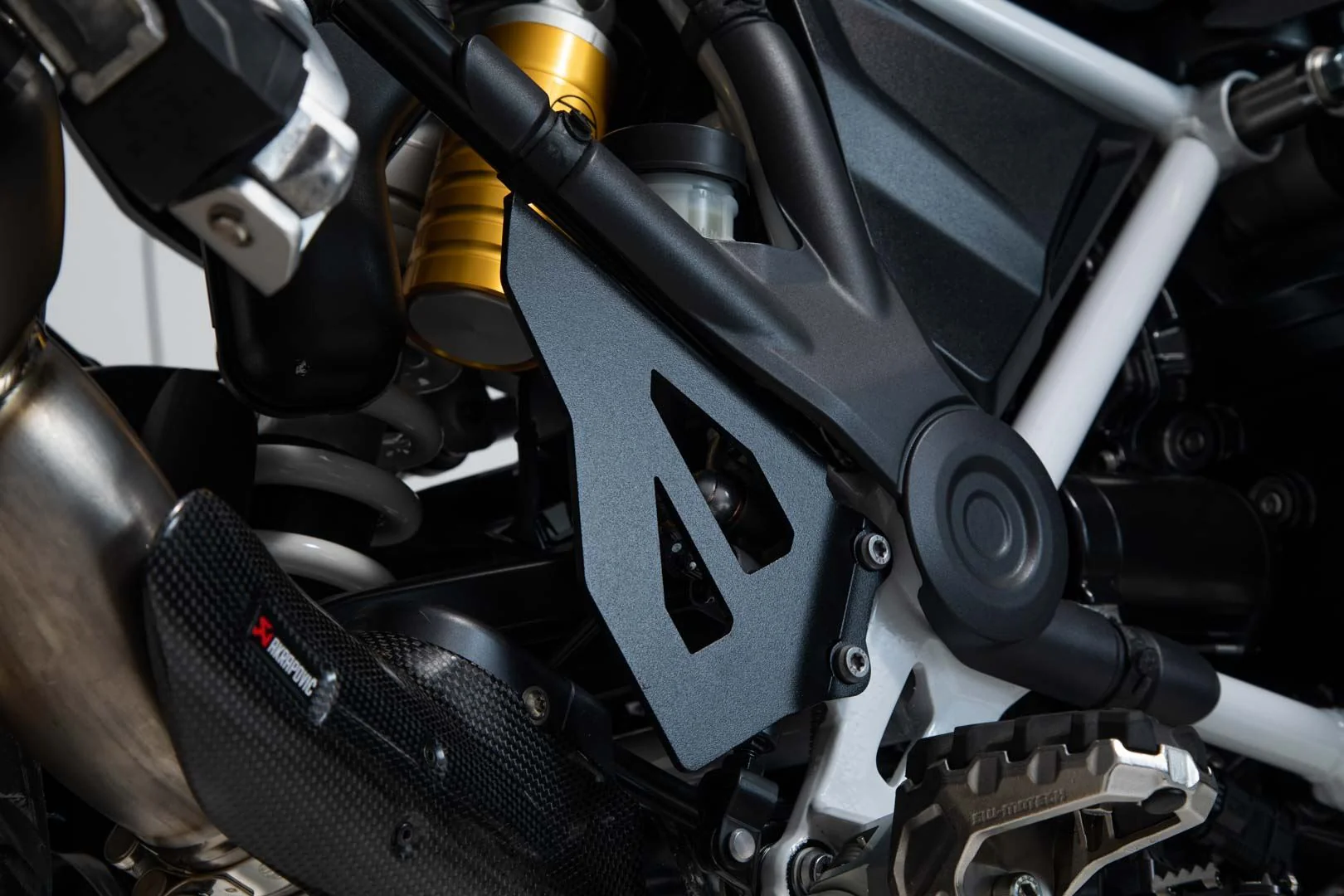 Brake cylinder guard BMW R1200GS, R1250GS. Black - Image 3