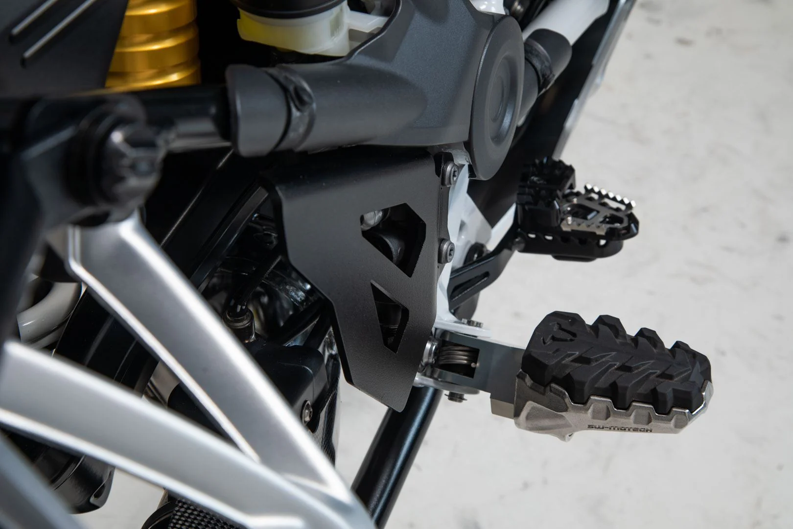 Brake cylinder guard BMW R1200GS, R1250GS. Black - Image 4