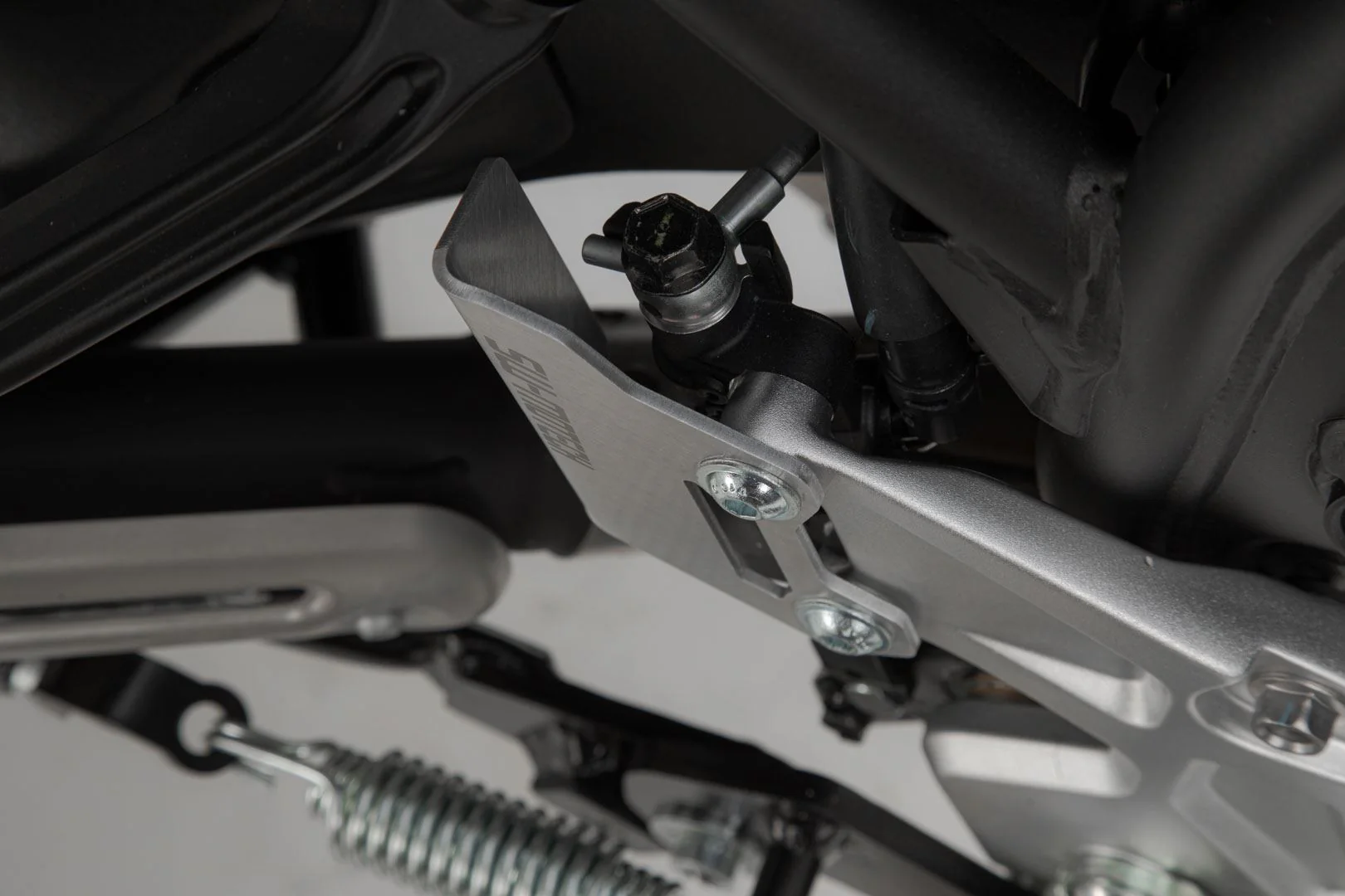 Brake cylinder guard Yamaha Ténéré 700 (19-). Silver - Image 4