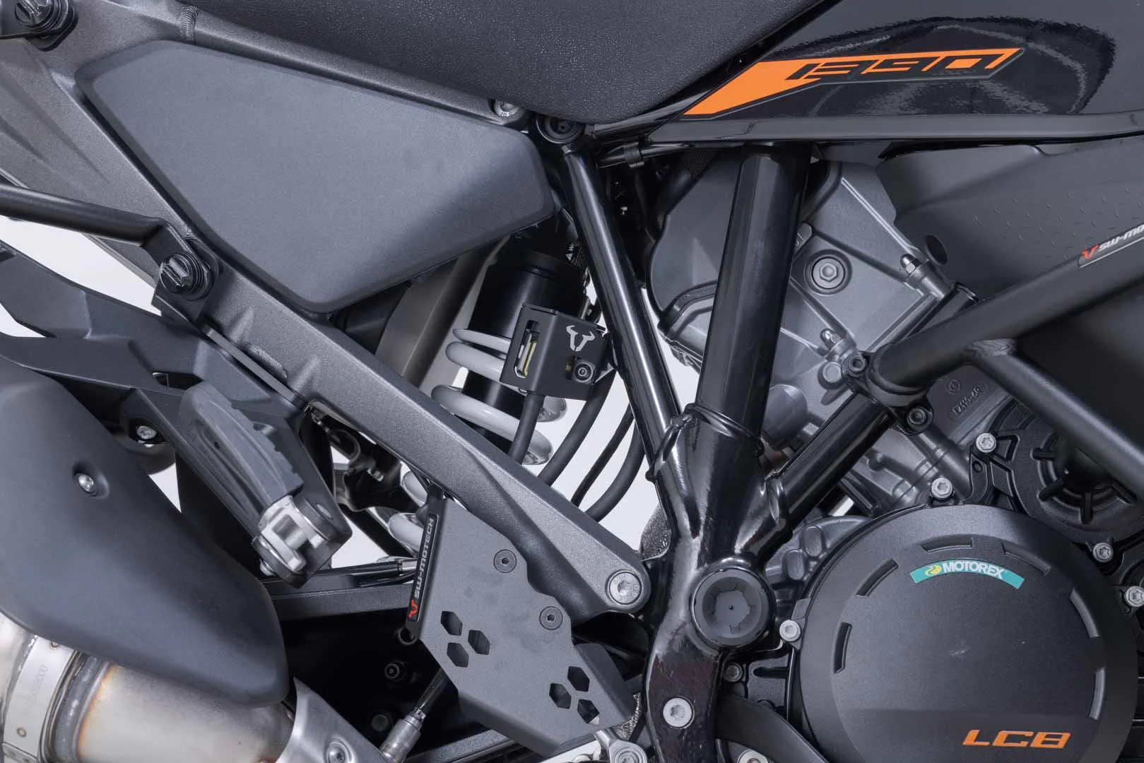Brake fluid reservoir guard Black. BMW / Ducati / KTM / Husqvarna models. - Image 2