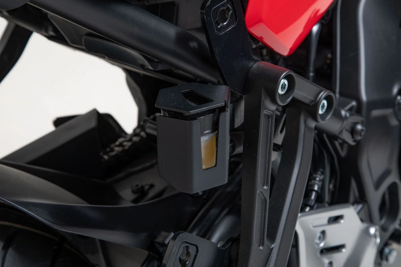 Brake Fluid Reservoir Guard Yamaha Tracer 9 (20-) Black - Image 5
