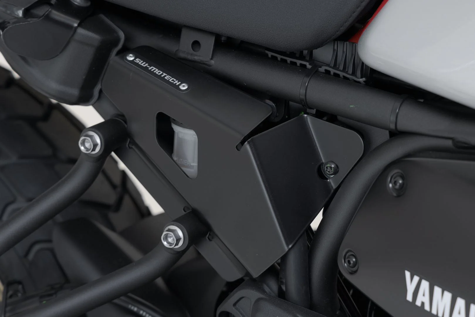 Brake reservoir guard Yamaha XSR700 (15-) Left and right side. Black - Image 3
