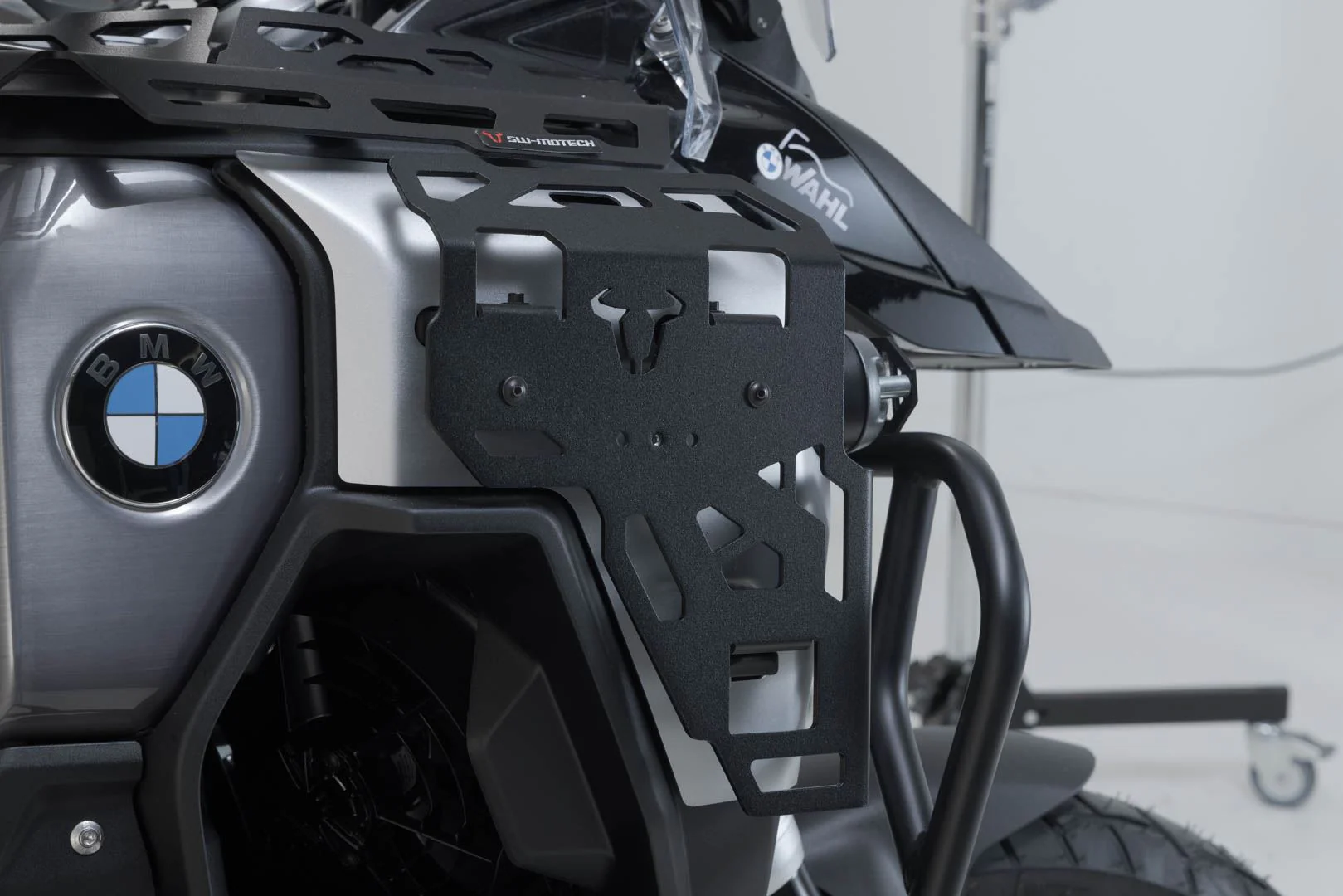 Carrier plate for radiator guard Black. BMW R 1300 GS Adventure (24-). - Image 5