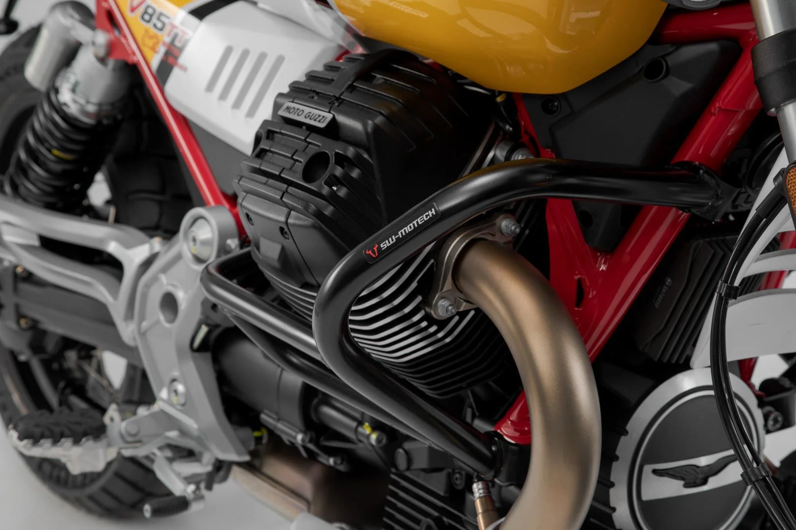 Crash bar Black. Moto Guzzi V85 TT/Travel/Strada (19-). - Image 2