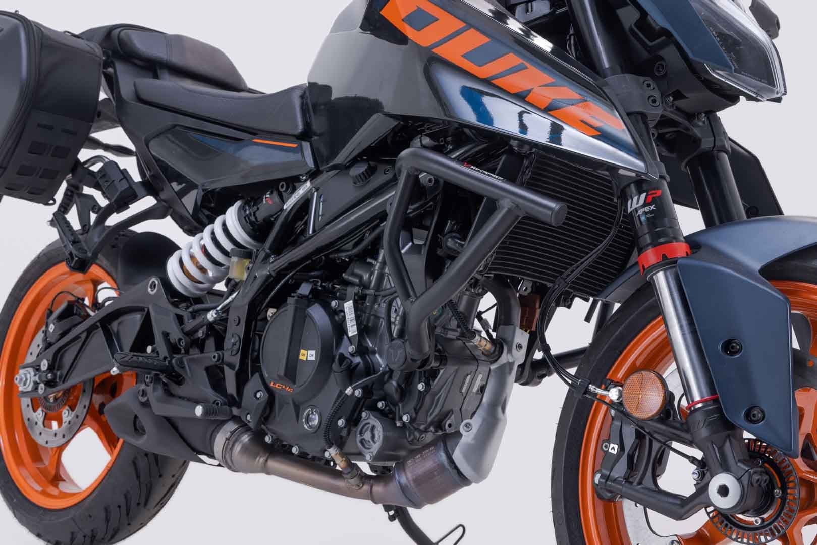 Crash bar Black. 125/390 Duke (23-), Svartpil/Vitpil 401. - Image 2