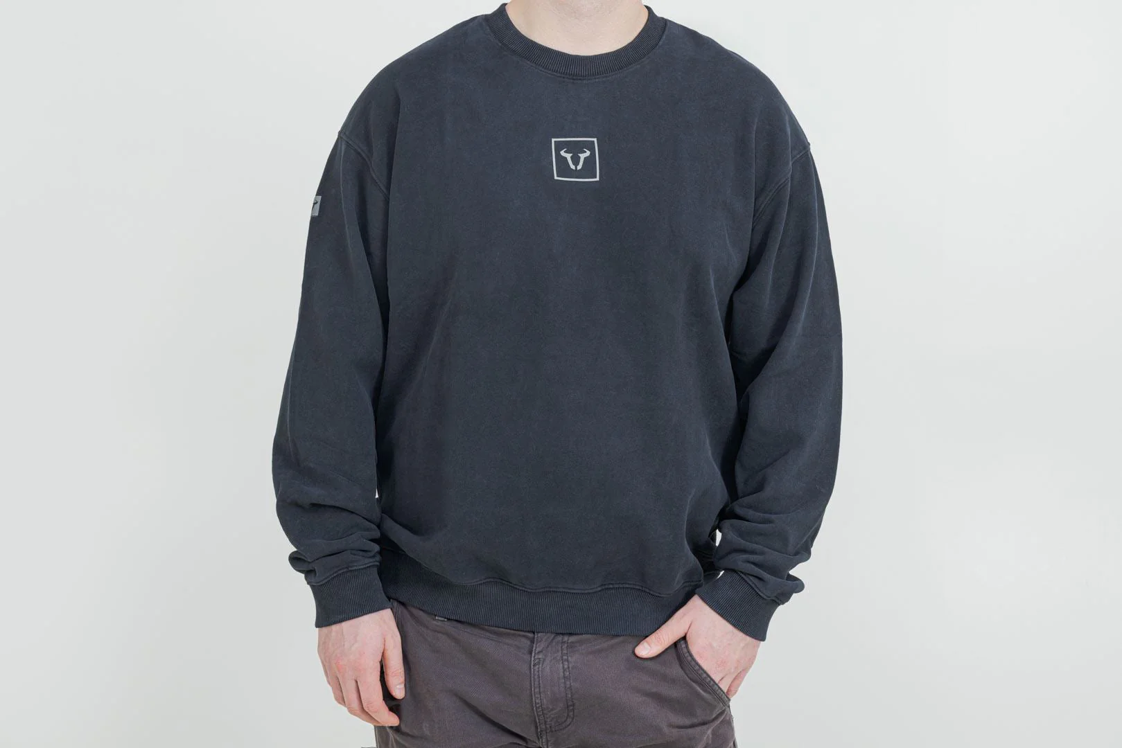 Crewneck Riders Line Dark Grey. Optic Wash. Unisex. Size XXL.