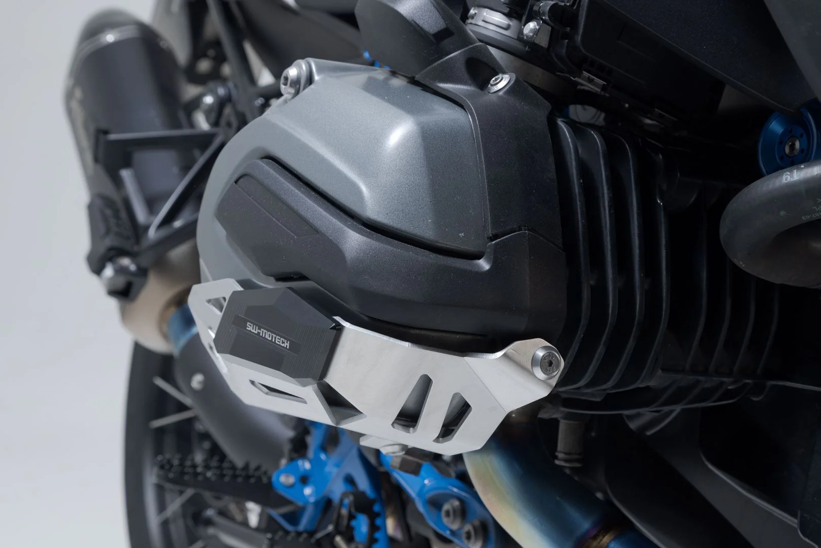 Cylinder guard BMW R 1200 models (12-) Black/Silver - Image 4