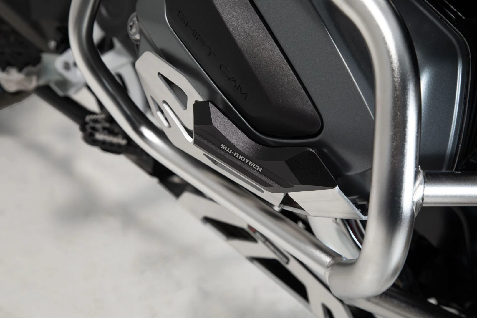 Cylinder guard BMW R 1250 GS/Adv, R 1250 RS/ RT Black/Silver - Image 4
