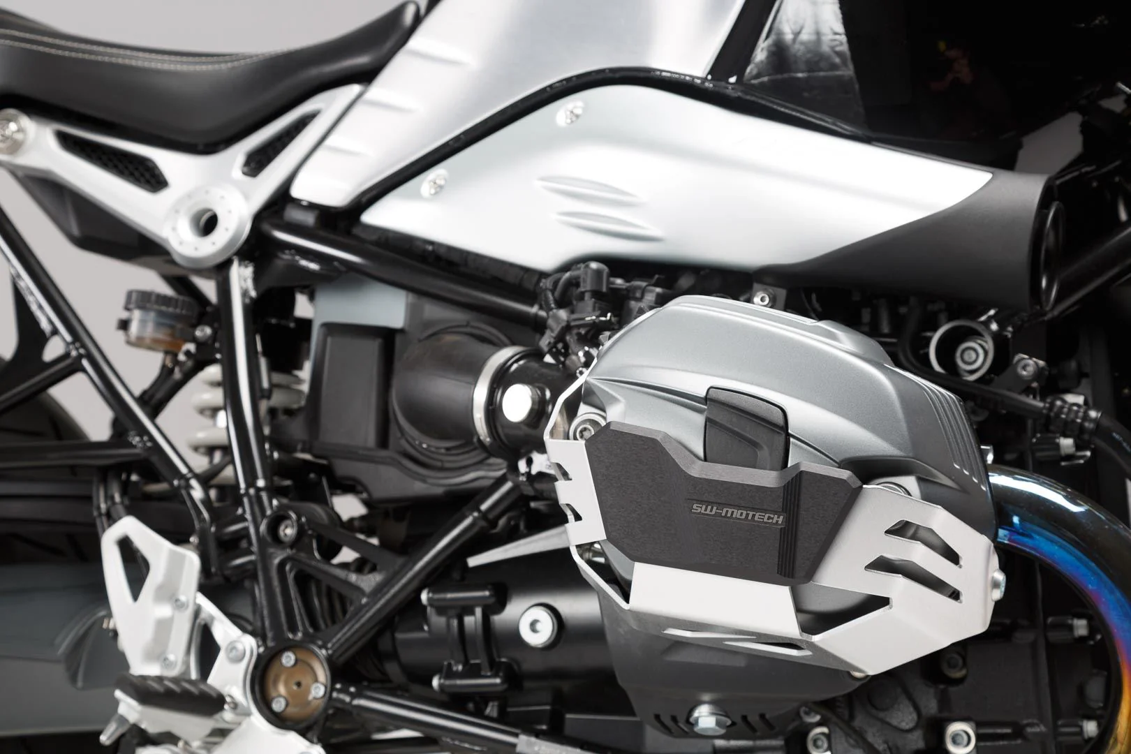Cylinder guard BMW R1200 R / GS / Adv, R nineT Silver - Image 2