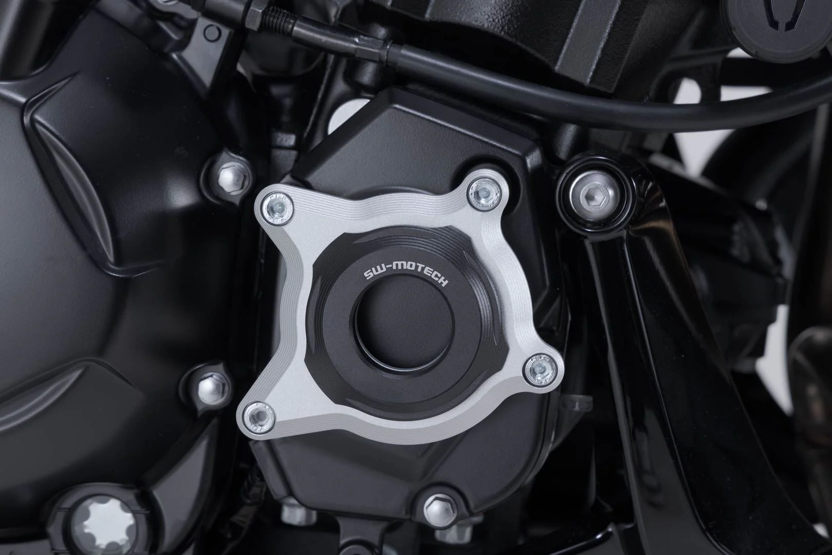Engine case protector Black/Silver. Kawasaki Z1100 (25-). - Image 5