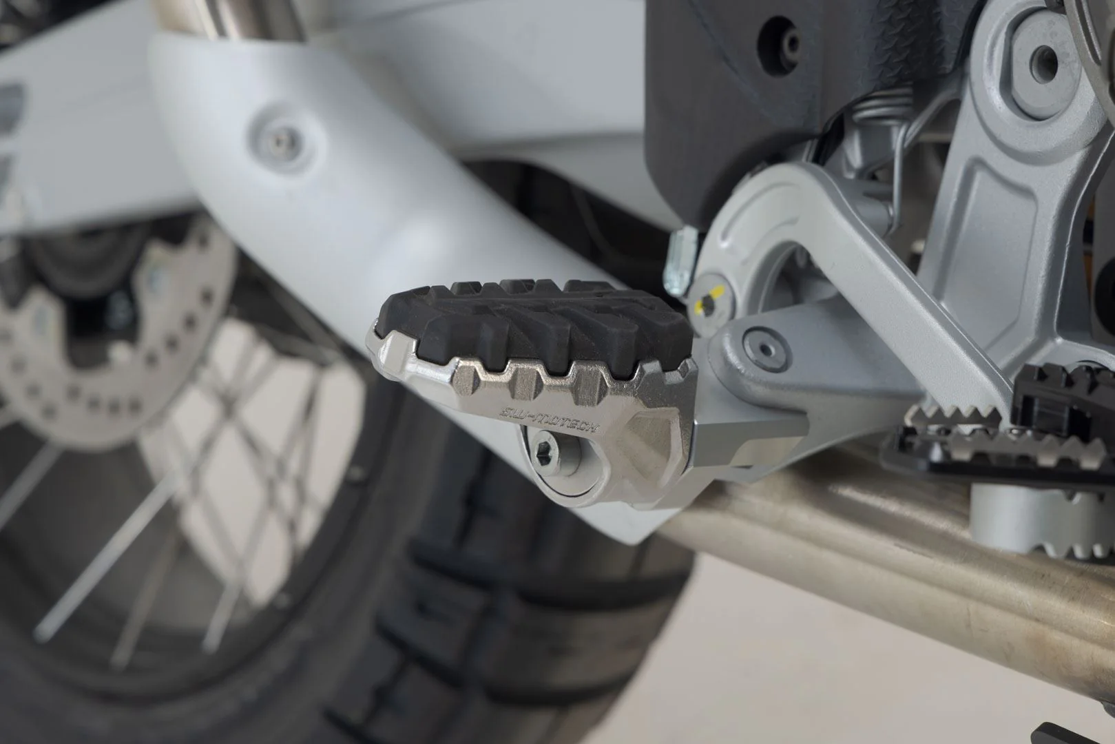 EVO footrest kit Aprilia Tuareg 660 (21-). - Image 4