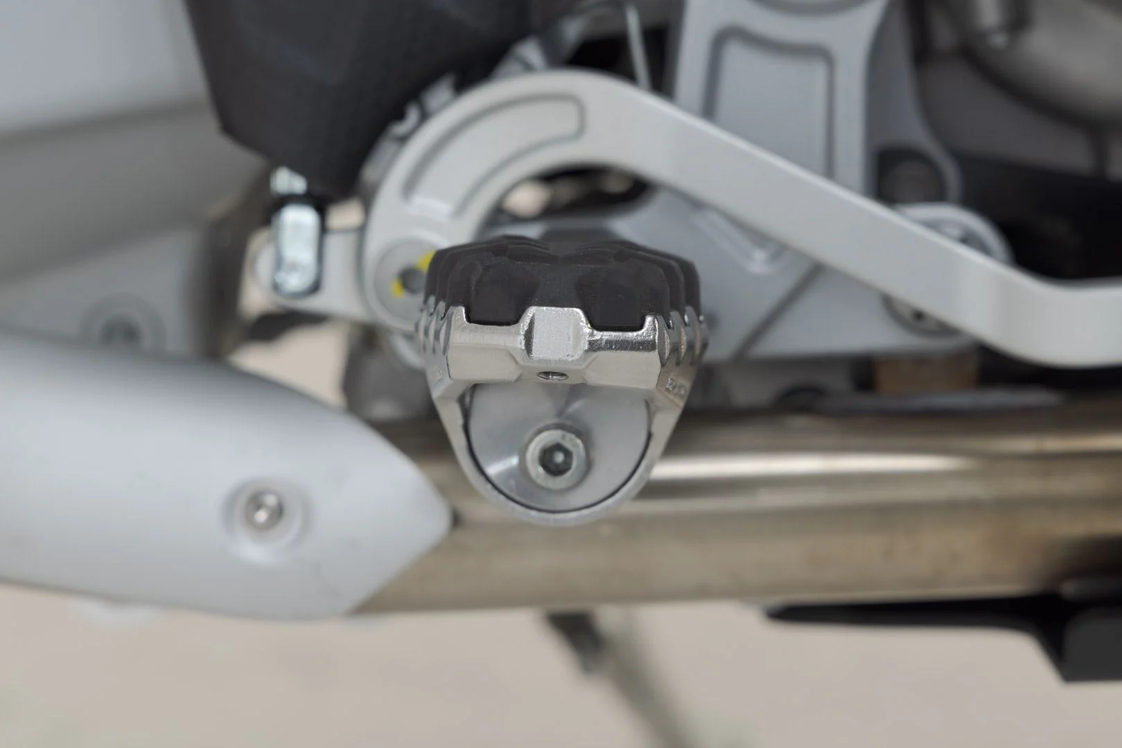 EVO footrest kit Aprilia Tuareg 660 (21-). - Image 5