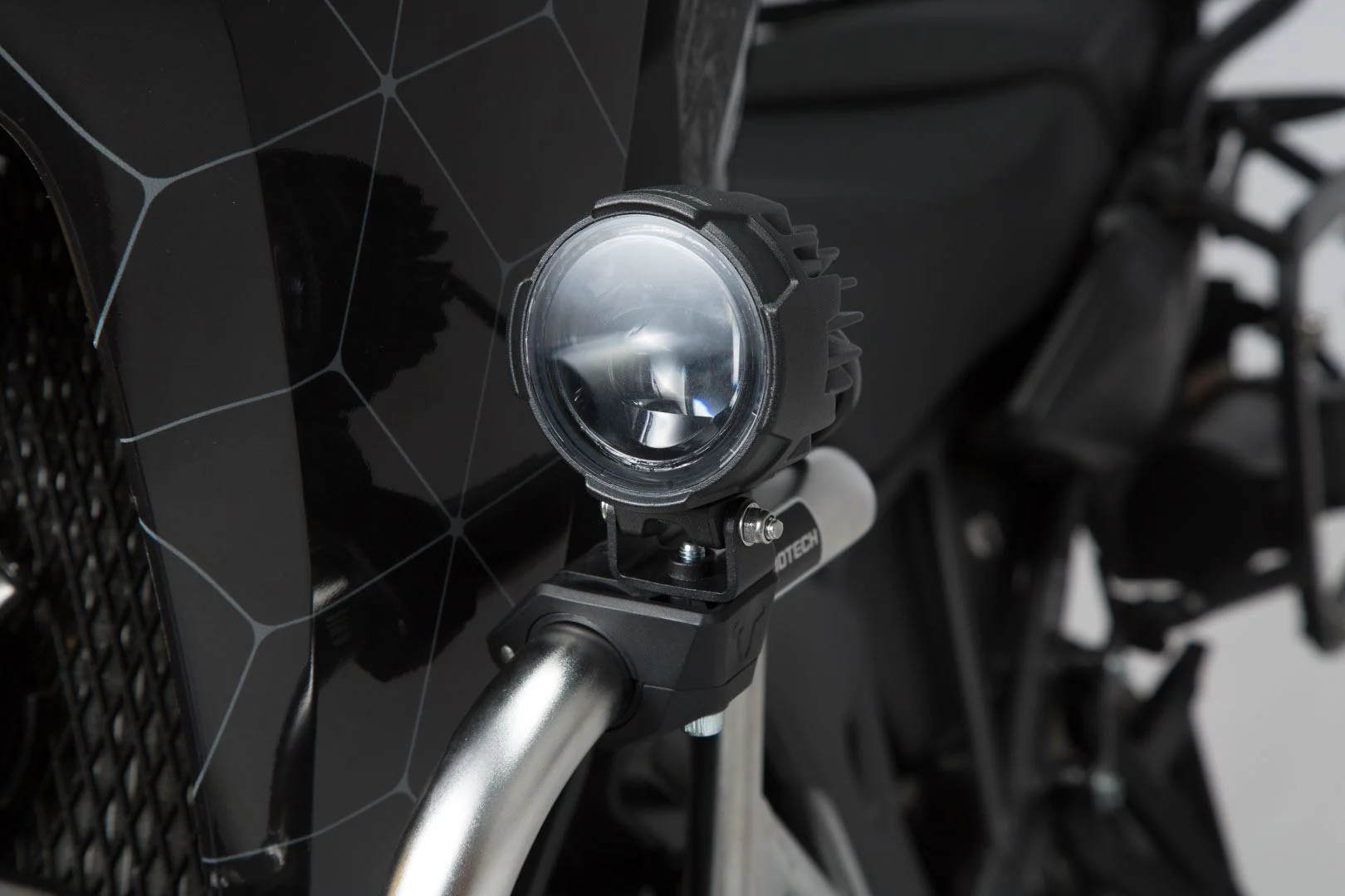 EVO High Beam Kit Universal with Crash Bar Clamps for Lights Black