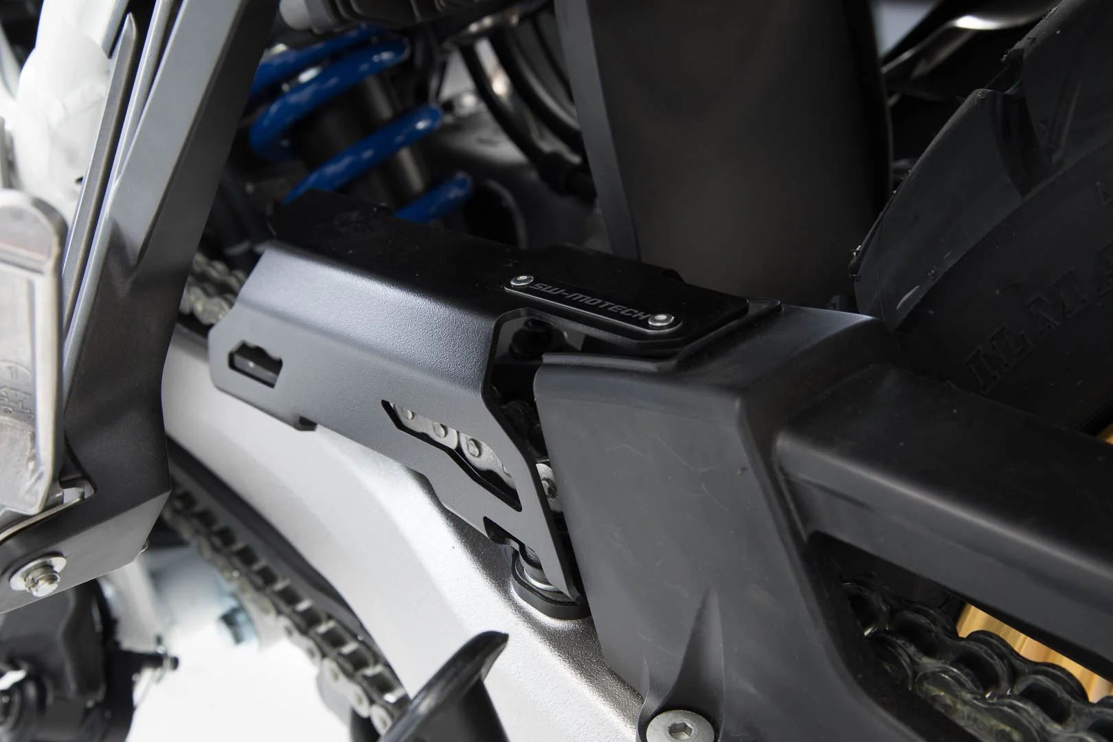 Extension for chain guard Honda CRF1000L (15-). Black