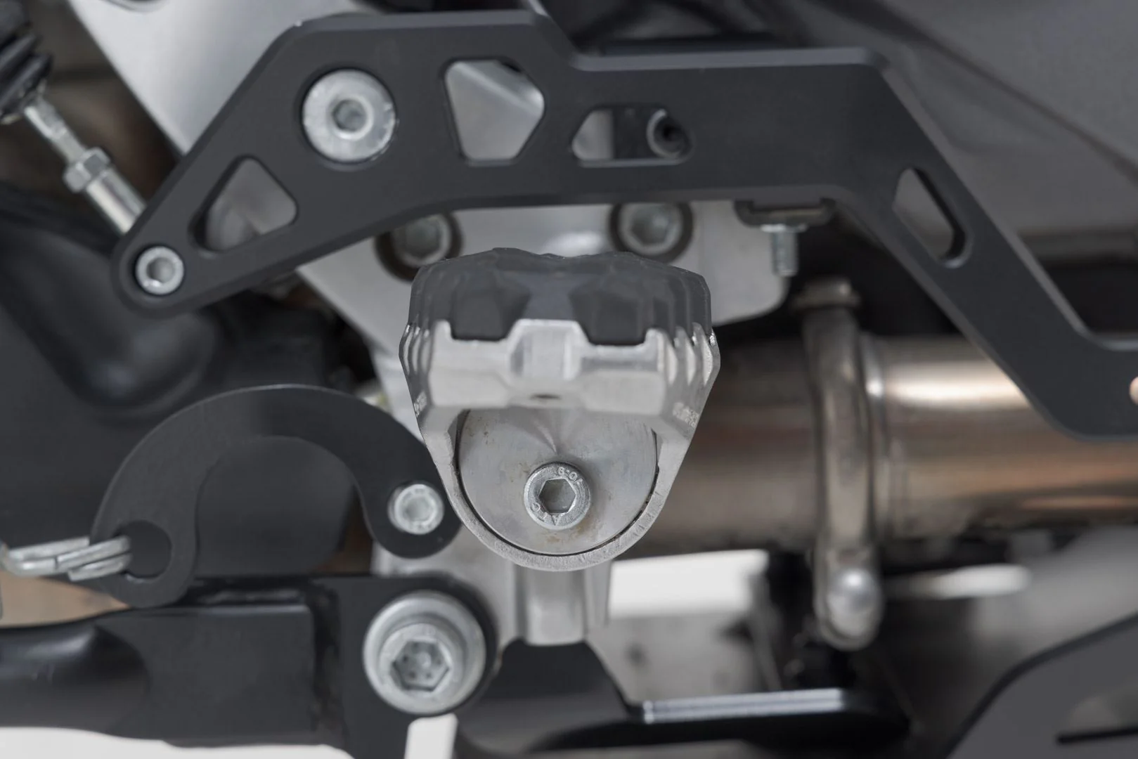Frame slider kit Black. Kawasaki Z900 models (16-), Z1100 (25-). - Image 4