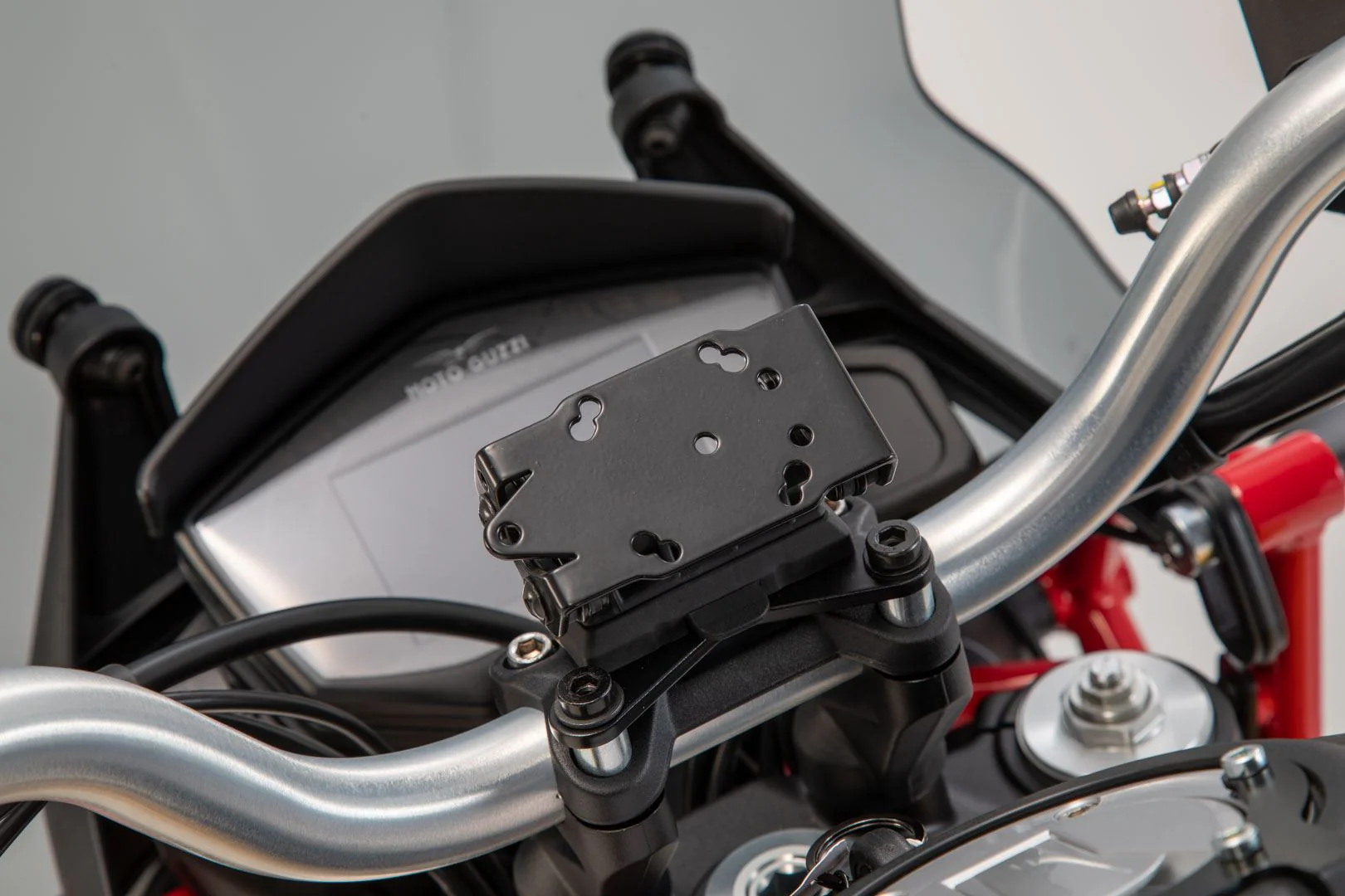 GPS Mount for Handlebar Moto Guzzi V85 TT (19-) Black - Image 3