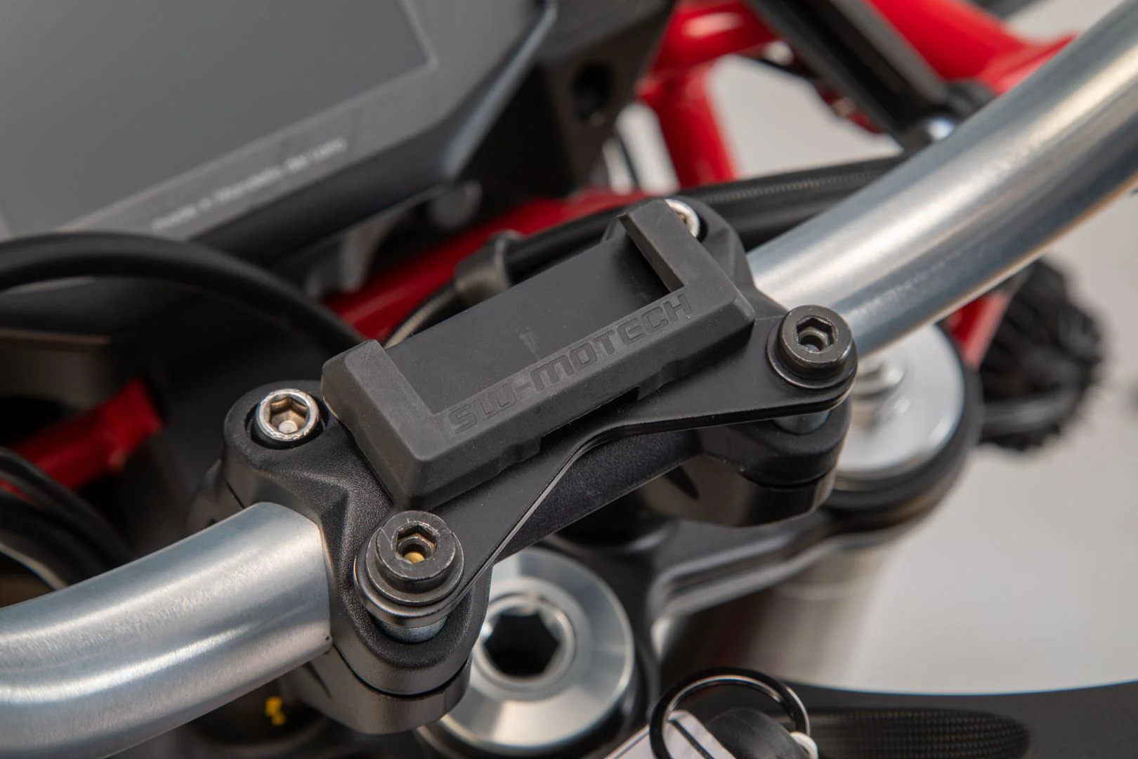 GPS Mount for Handlebar Moto Guzzi V85 TT (19-) Black - Image 5