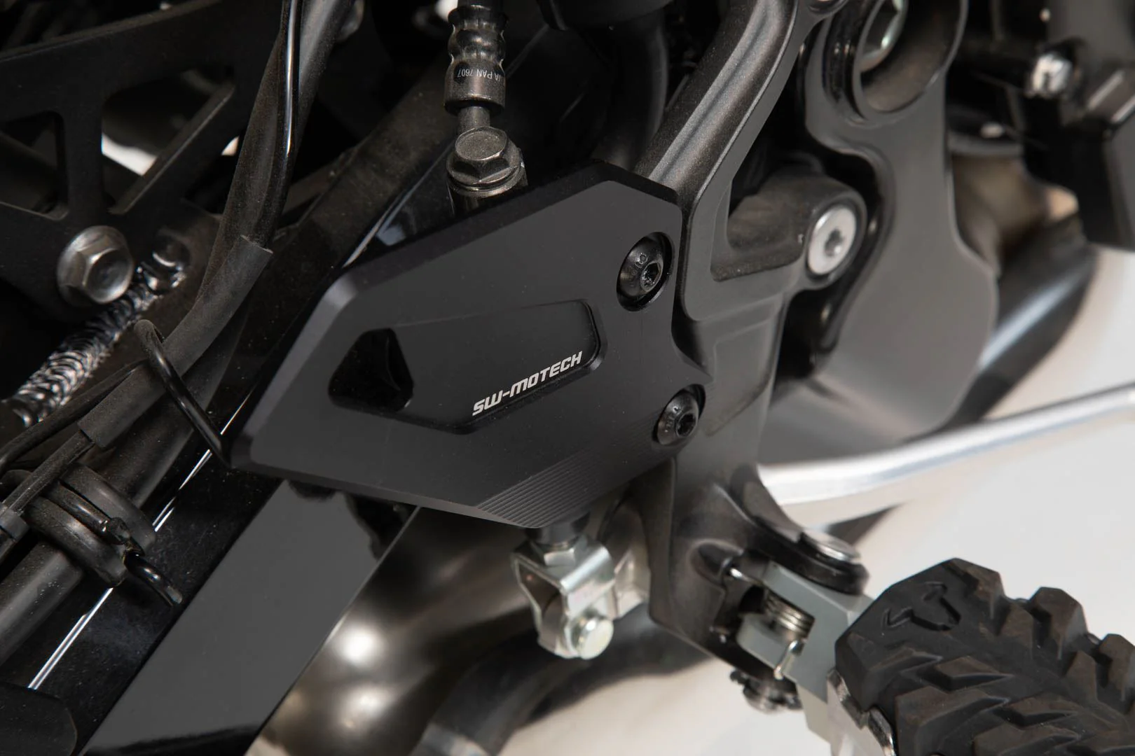 Heel guard Kawasaki Z900RS/ Cafe (17-). Black - Image 2
