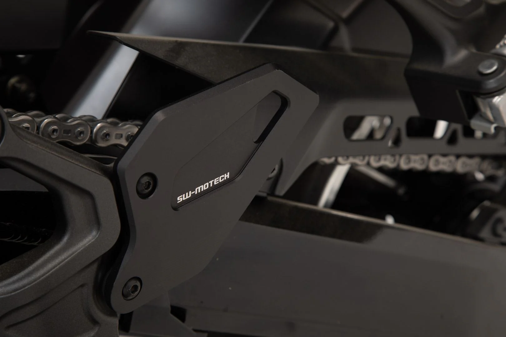 Heel guard Kawasaki Z900RS/ Cafe (17-). Black - Image 4