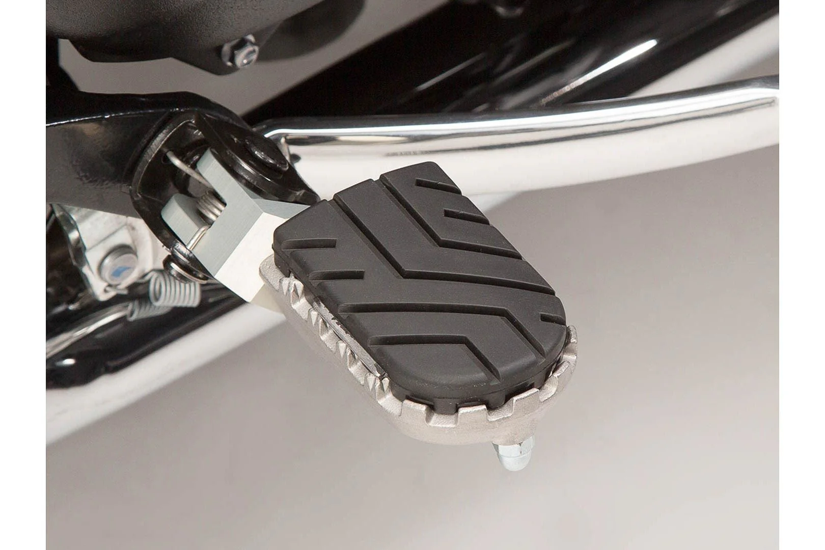 ION footrest kit Triumph Bonneville/T100 (04-16), Scrambler (05-) - Image 3