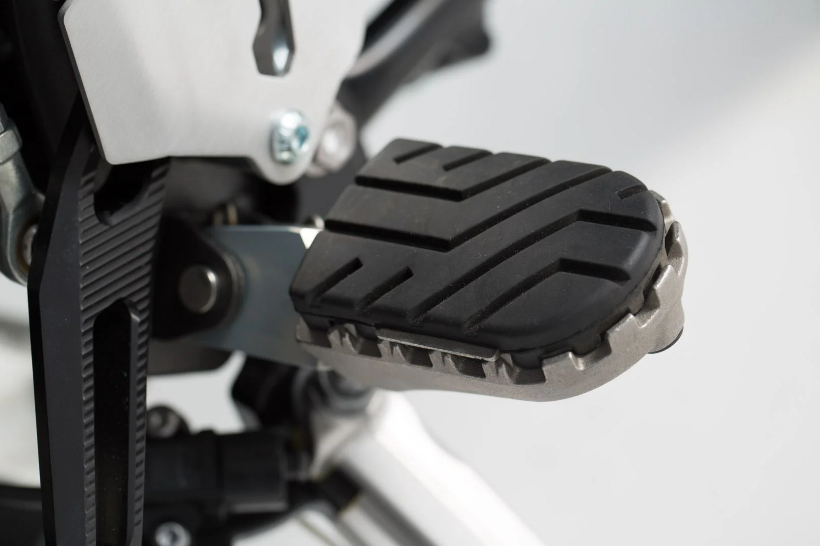 ION footrest kit Triumph Tiger 800/ 900/ 1200, Scrambler 1200 - Image 2