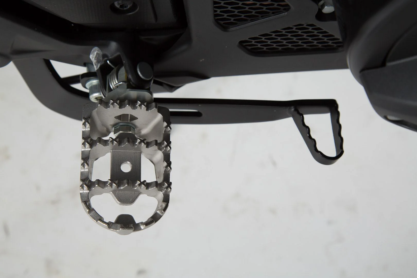 ION footrest kit Various models Honda, Suzuki, KTM - Image 2