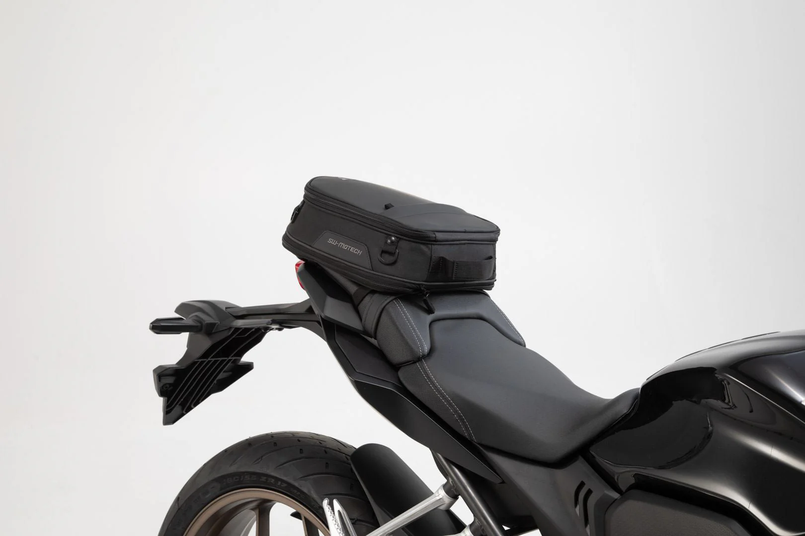 ION S Tail Bag 7-15 litre 600D Polyester / Soft-Vinyl Black - Image 4