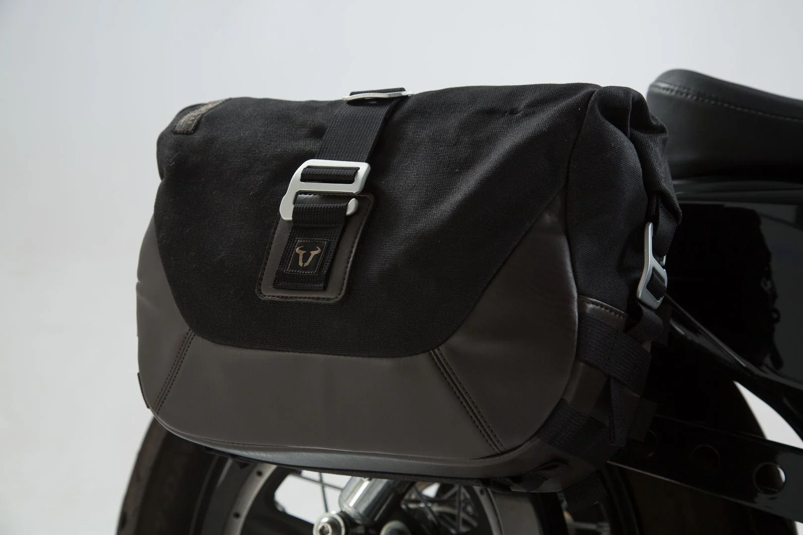 Legend Gear Side Bag System LC Harley-Davidson Sportster models (04-) Black Edition - Image 4