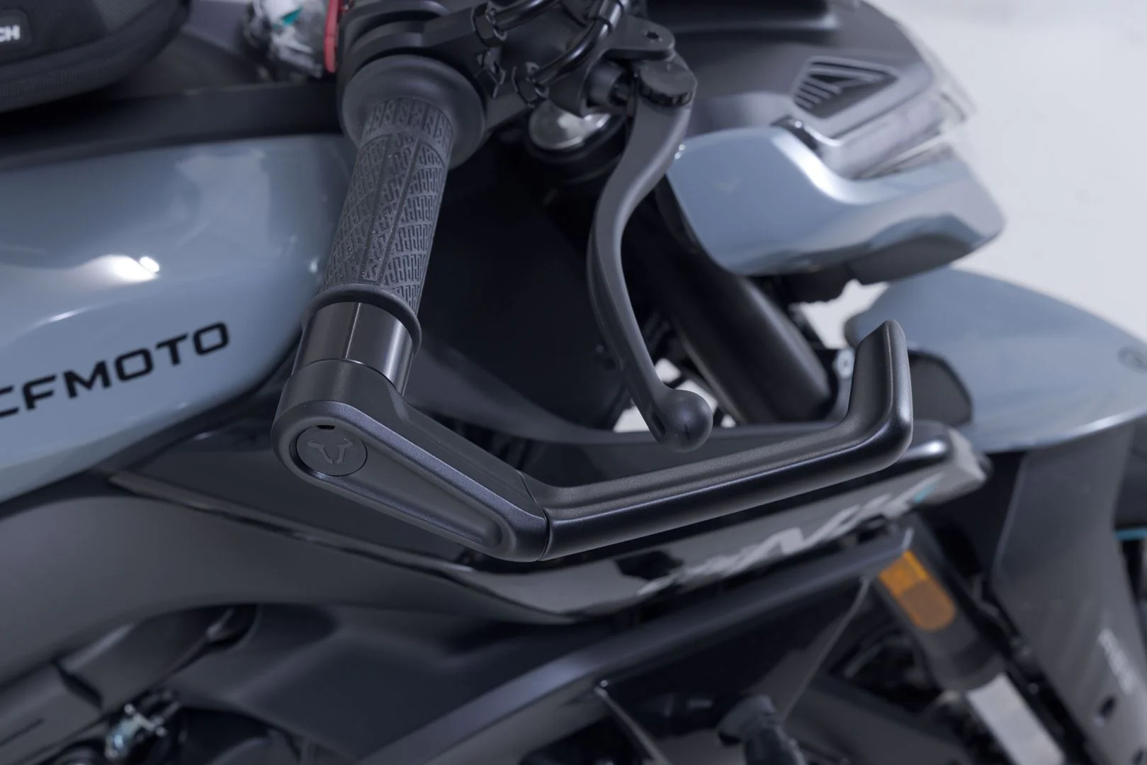 Lever guards Black. CFMoto 675NK (25-). - Image 5
