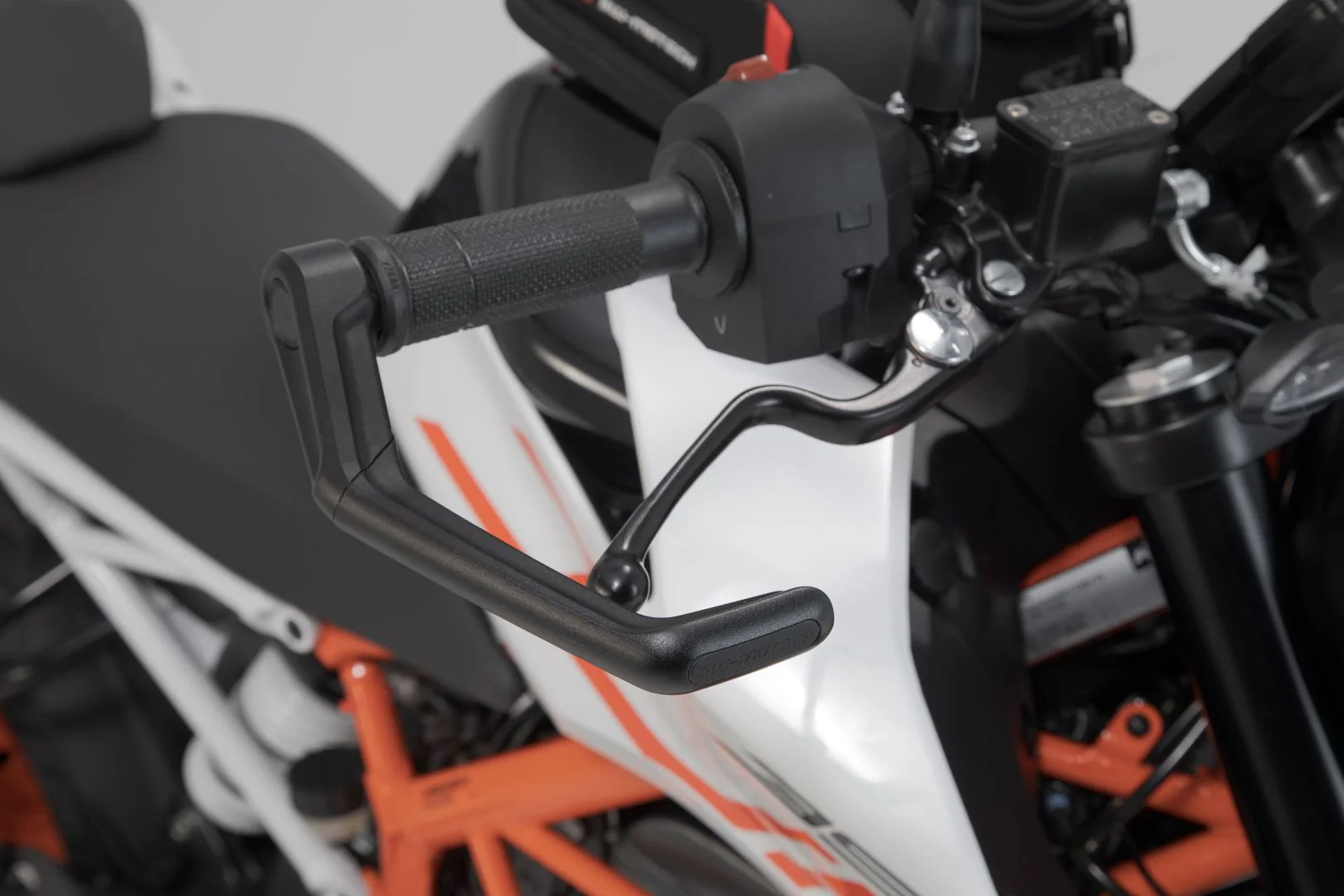 Lever Guards KTM 390 Duke (17-) Black - Image 4