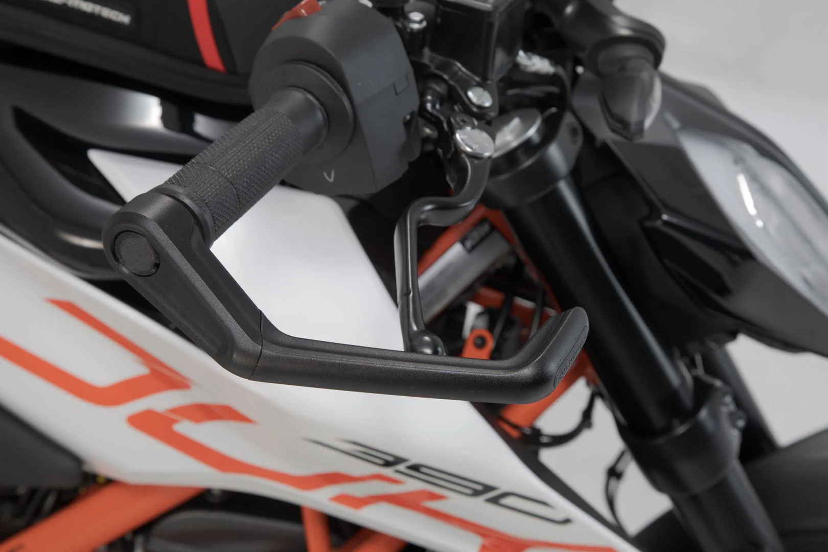 Lever Guards KTM 390 Duke (17-) Black - Image 5