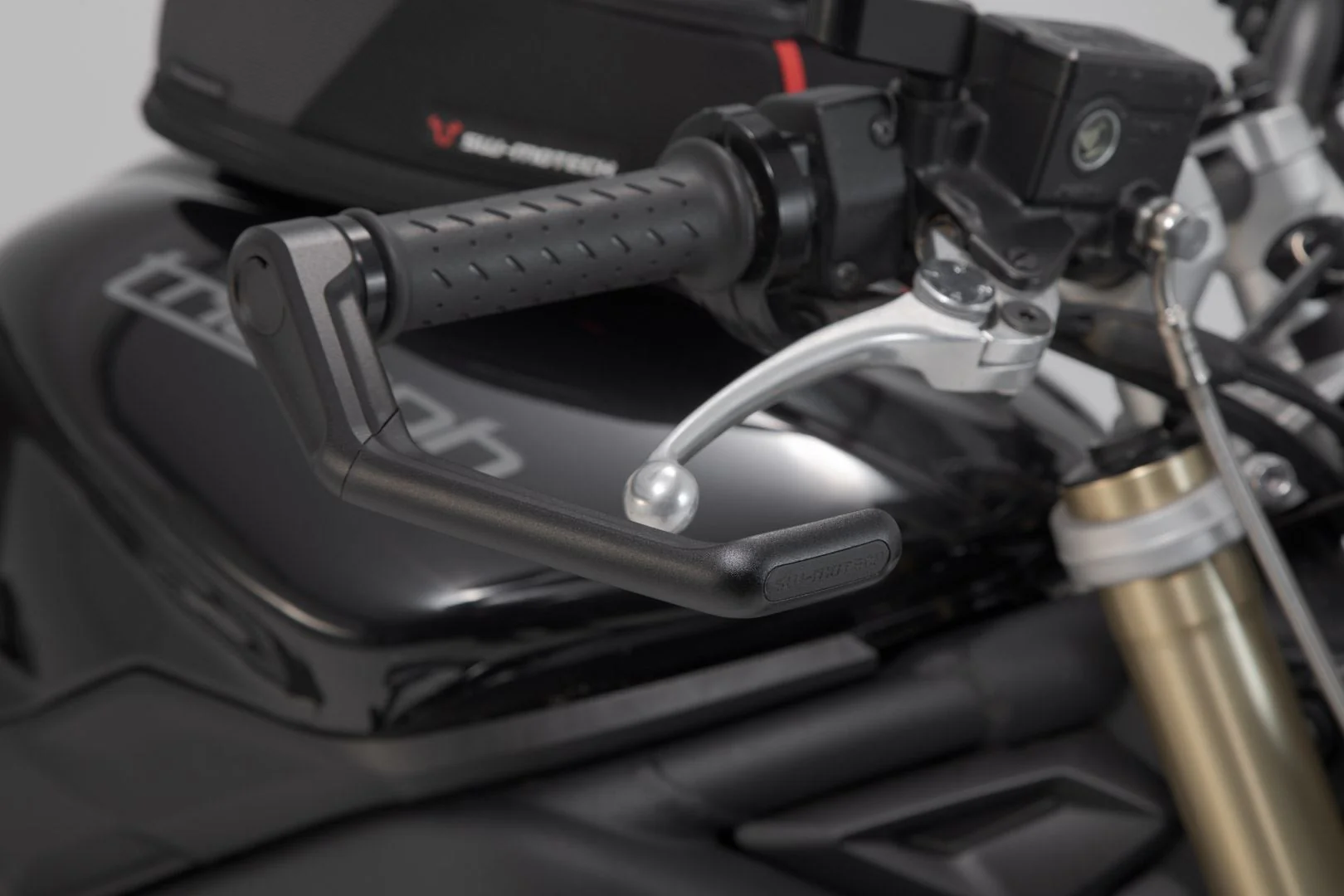 Lever Guards Triumph Street Triple 675 Black - Image 6