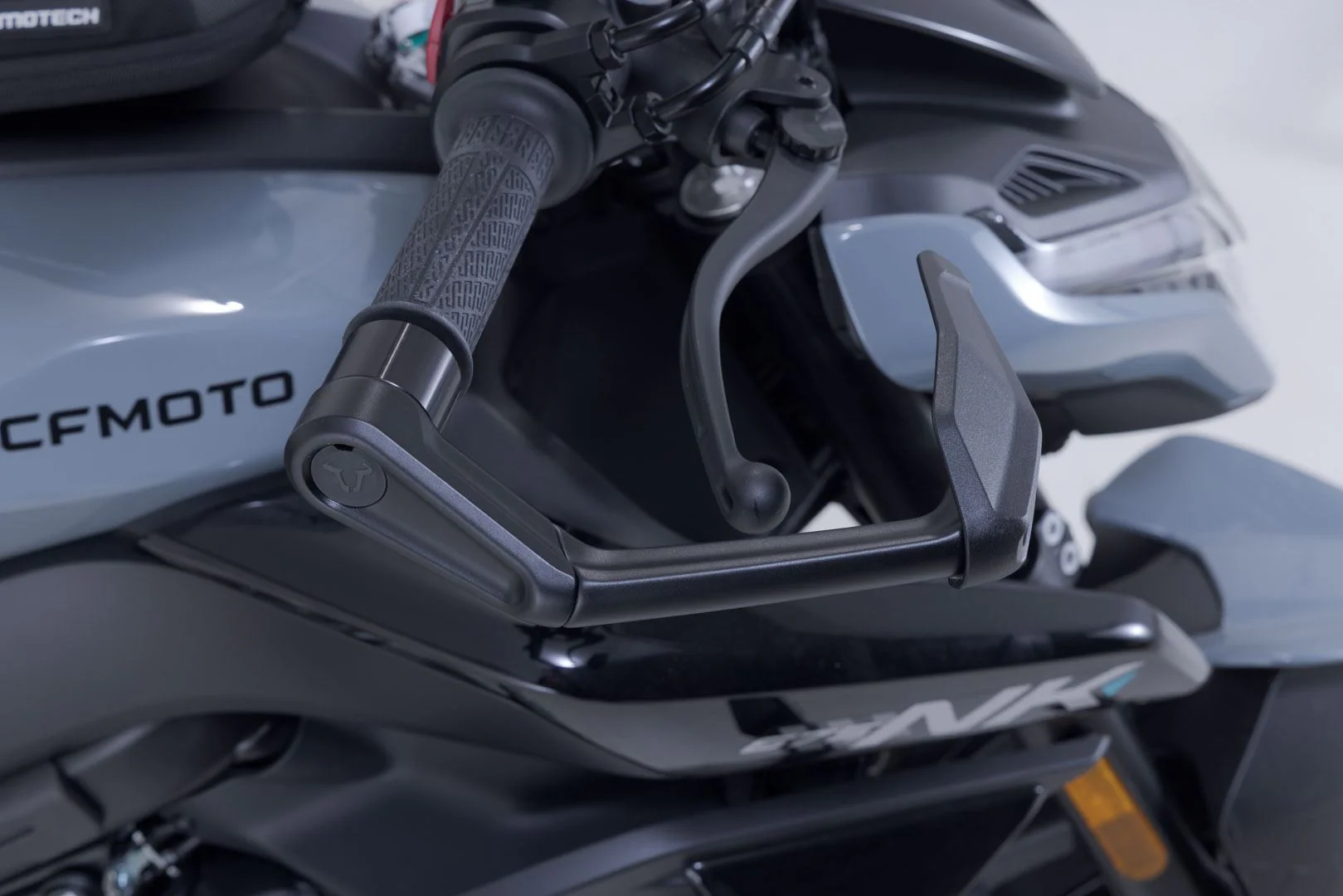 Lever guards with wind protection Black. CFMoto 675NK (25-). - Image 5