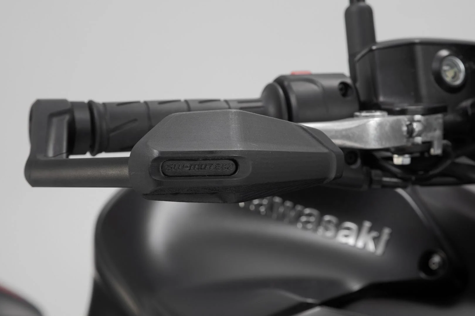 Lever guards with wind protection Black. Kawasaki models Yamaha MT-09 (23-). - Image 3