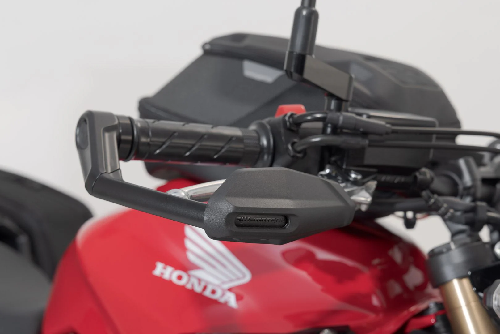 Lever Guards Honda CB650R (18-), Kawasaki Z650 (16-) with Wind Protection Black - Image 3
