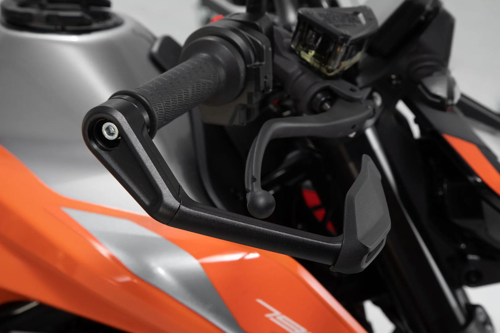 Lever Guards KTM 790/890 Duke, 1290 Super Duke R with Wind Protection Black - Image 5