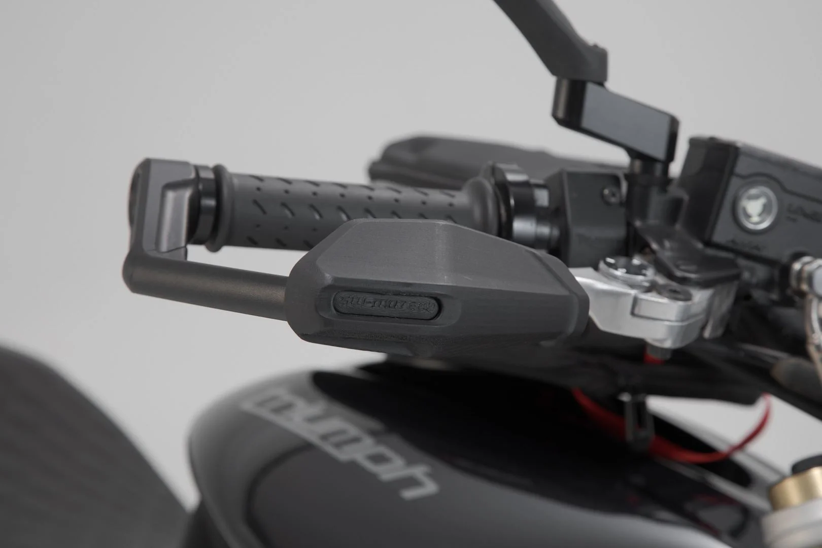 Lever Guards Triumph Street Triple 675 with Wind Protection Black - Image 3