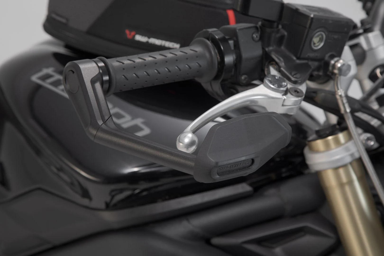 Lever Guards Triumph Street Triple 675 with Wind Protection Black - Image 4