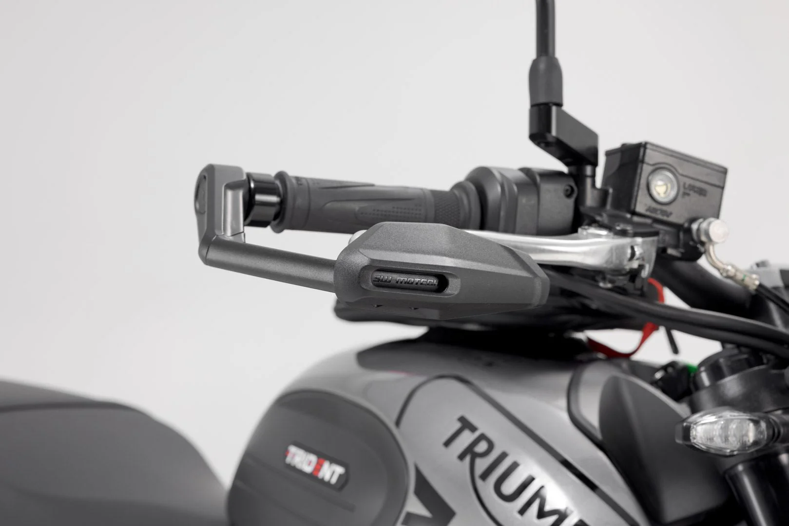 Lever Guards Triumph Trident 660 (21-) with Wind Protection Black - Image 3