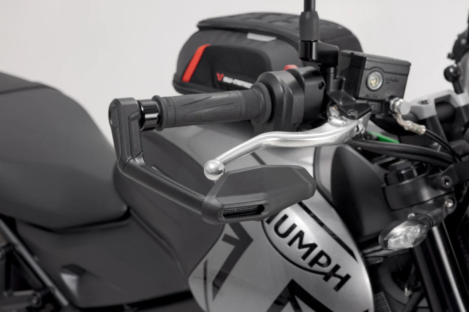 Lever Guards Triumph Trident 660 (21-) with Wind Protection Black - Image 4