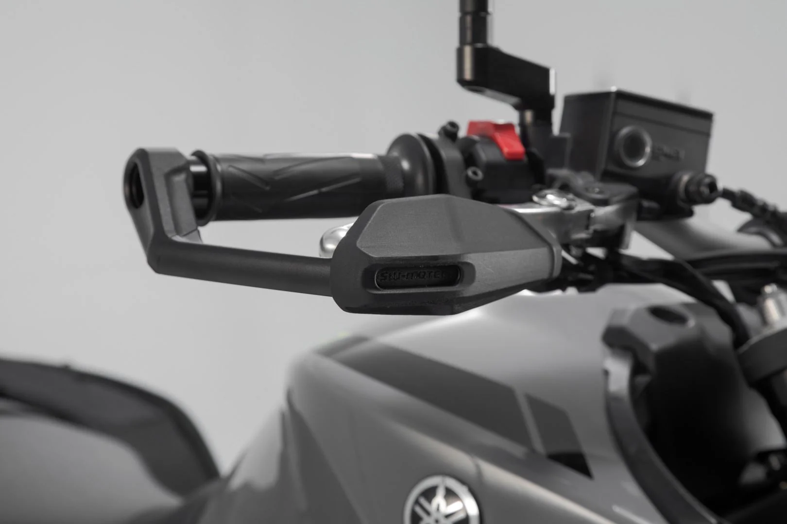 Lever Guards Yamaha MT-07 / MT-09 / MT-10 with Wind Protection Black - Image 3