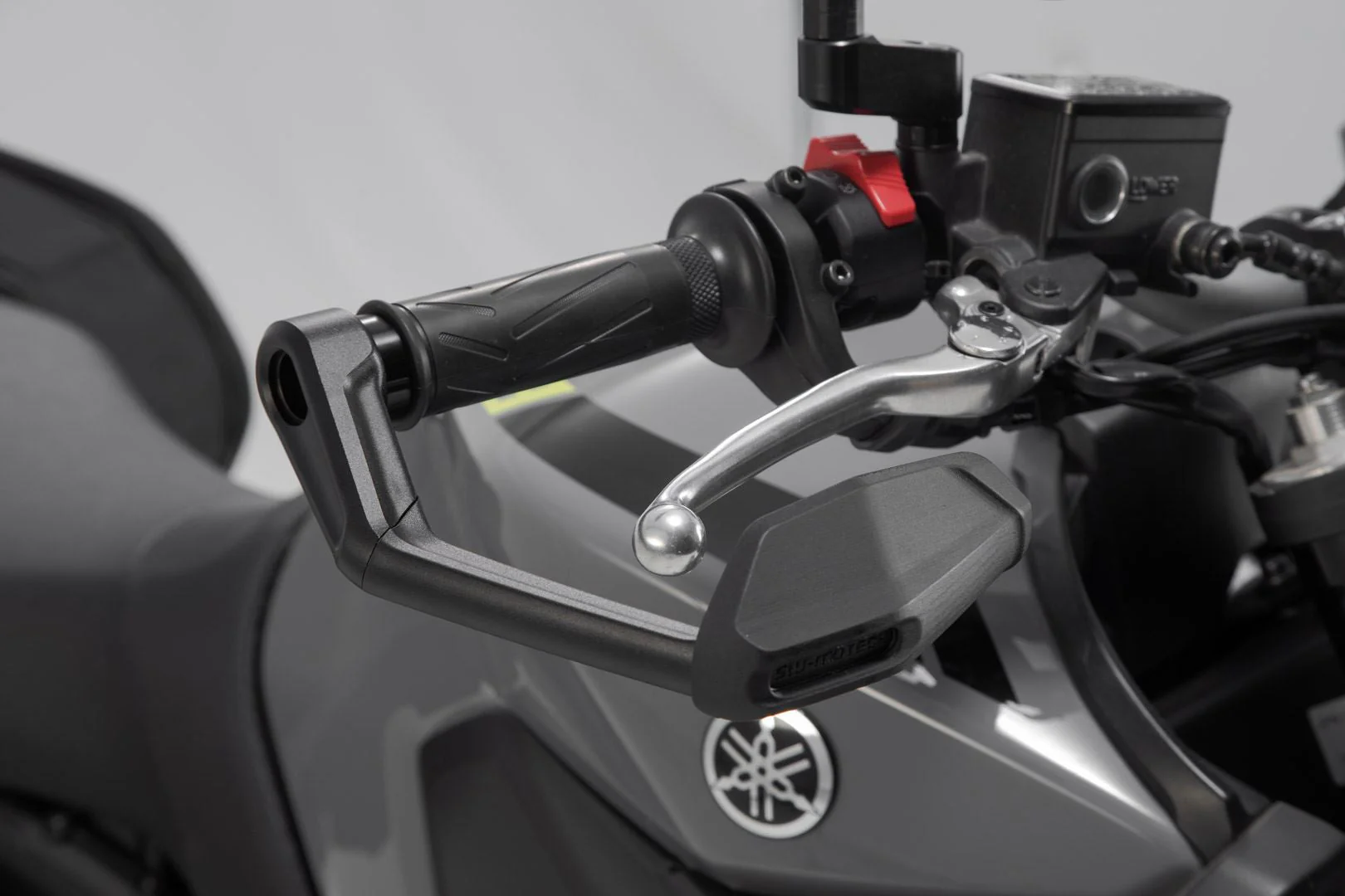 Lever Guards Yamaha MT-07 / MT-09 / MT-10 with Wind Protection Black - Image 4