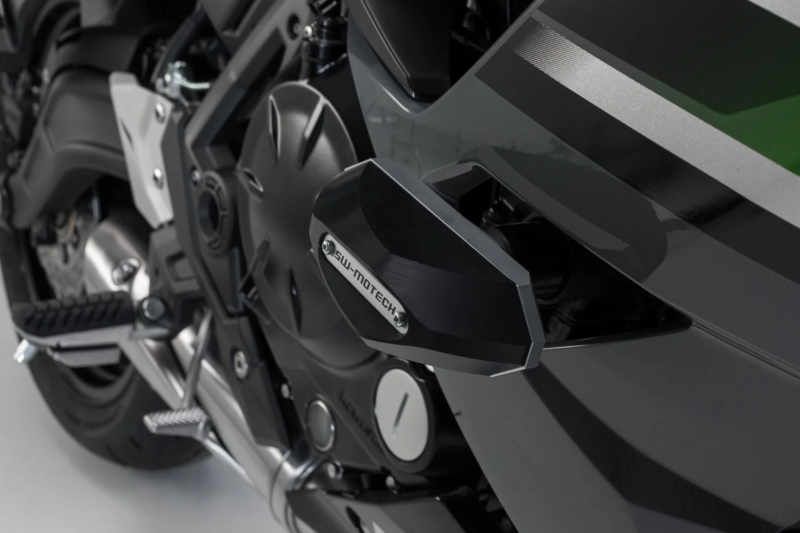 Mounting kit for frame slider with adapters Black Kawasaki Ninja 650 (16-) - Image 2