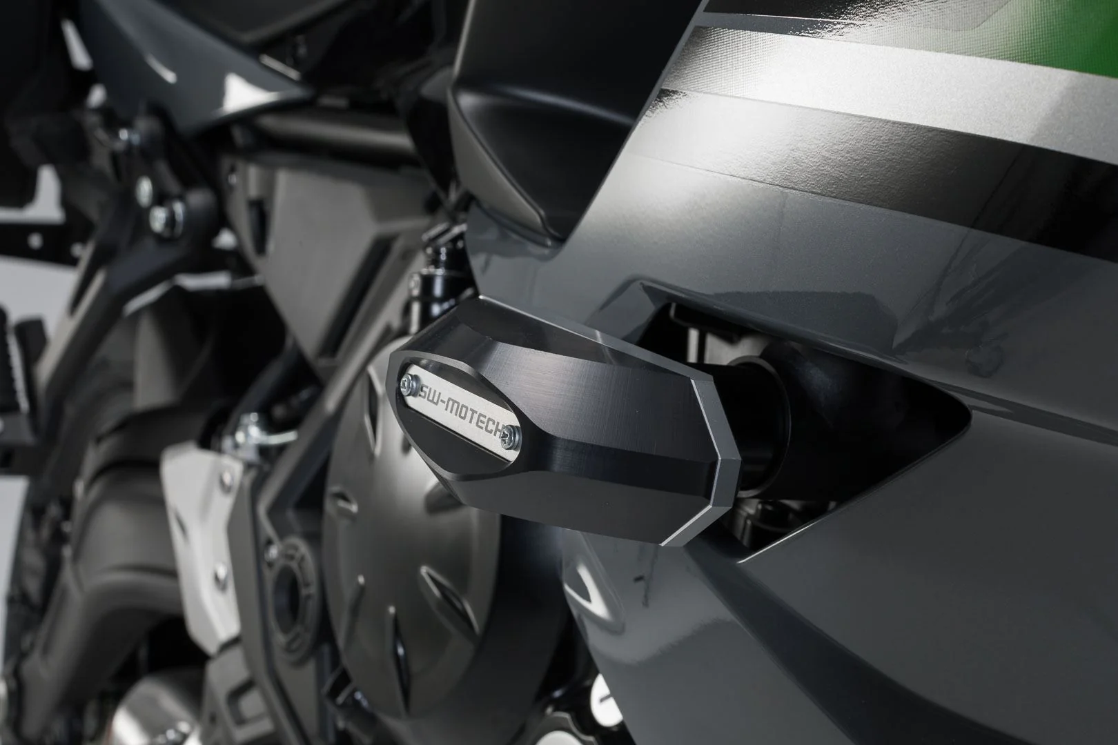Mounting kit for frame slider with adapters Black Kawasaki Ninja 650 (16-) - Image 5